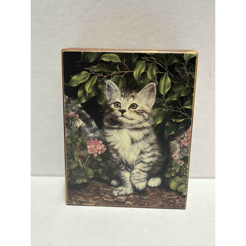 Cat kitty kitten keepsake jewerly trinket box cedar wood vintage‎